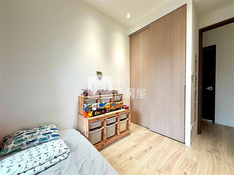 鴻邑璞真百萬裝潢 三改二房附平車房屋室內格局與周邊環境