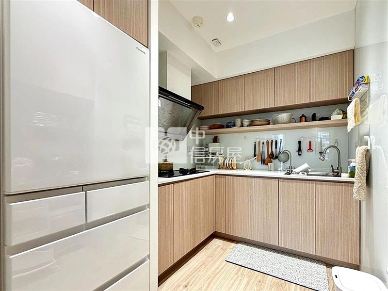 鴻邑璞真百萬裝潢 三改二房附平車房屋室內格局與周邊環境