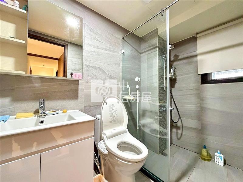 鴻邑璞真百萬裝潢 三改二房附平車房屋室內格局與周邊環境