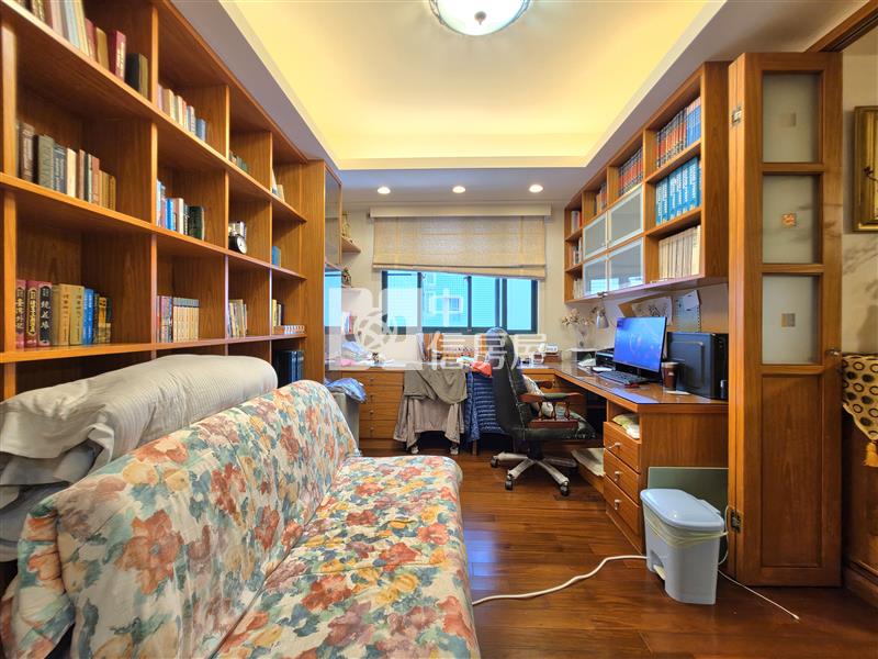 美術館靜謐電梯透天稀有釋出房屋室內格局與周邊環境