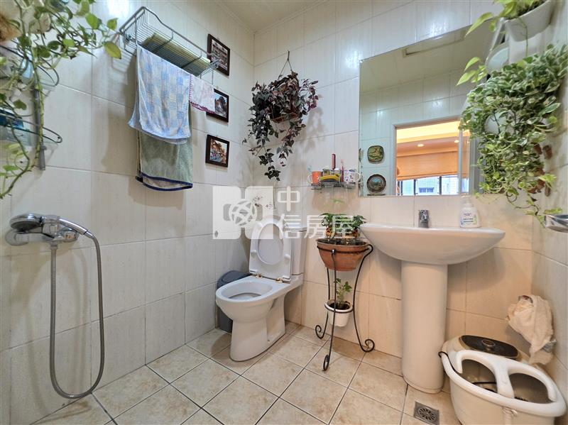 美術館靜謐電梯透天稀有釋出房屋室內格局與周邊環境