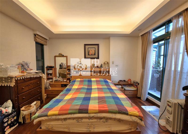 美術館靜謐電梯透天稀有釋出房屋室內格局與周邊環境