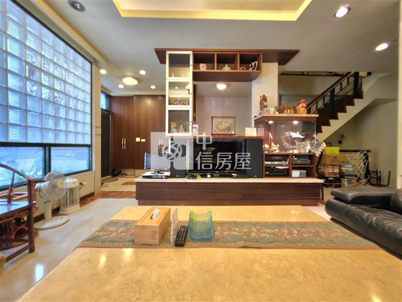 美術館靜謐電梯透天稀有釋出房屋室內格局與周邊環境