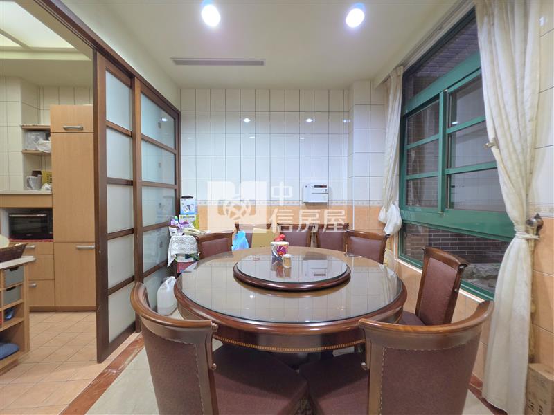 美術館靜謐電梯透天稀有釋出房屋室內格局與周邊環境