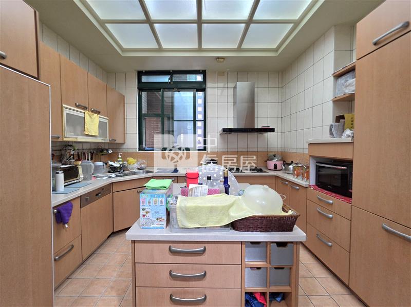 美術館靜謐電梯透天稀有釋出房屋室內格局與周邊環境