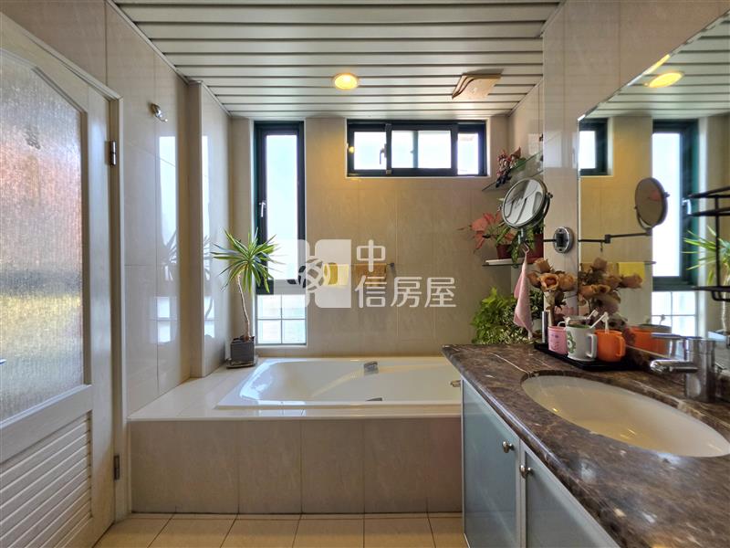 美術館靜謐電梯透天稀有釋出房屋室內格局與周邊環境