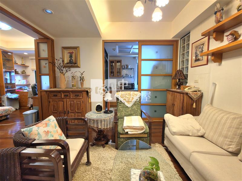 美術館靜謐電梯透天稀有釋出房屋室內格局與周邊環境