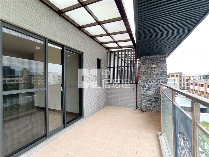 臨路角間大坪數電梯豪宅別墅房屋室內格局與周邊環境