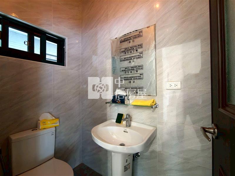 臨路角間大坪數電梯豪宅別墅房屋室內格局與周邊環境