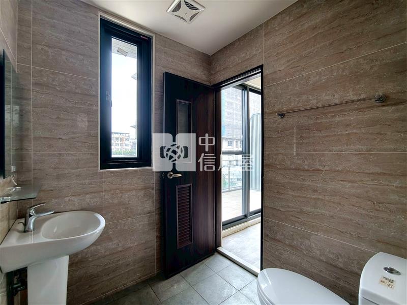 臨路角間大坪數電梯豪宅別墅房屋室內格局與周邊環境