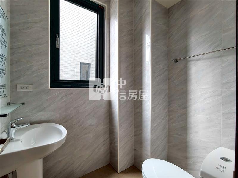 臨路角間大坪數電梯豪宅別墅房屋室內格局與周邊環境