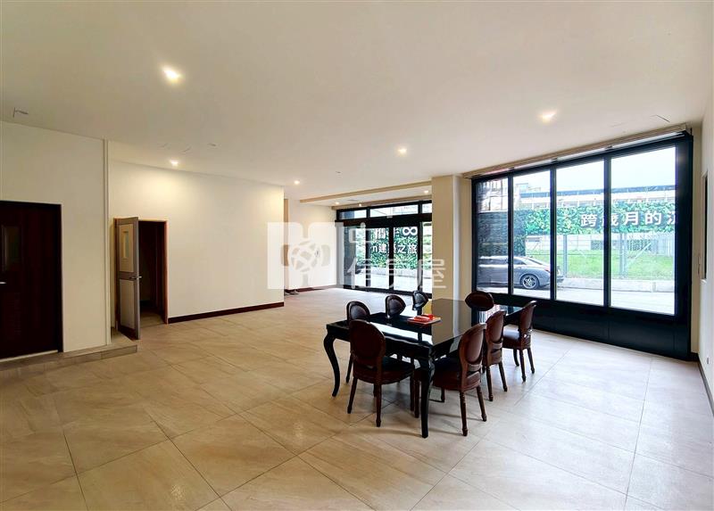 臨路角間大坪數電梯豪宅別墅房屋室內格局與周邊環境