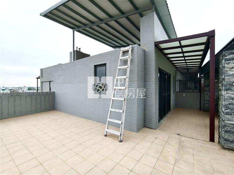 臨路角間大坪數電梯豪宅別墅房屋室內格局與周邊環境