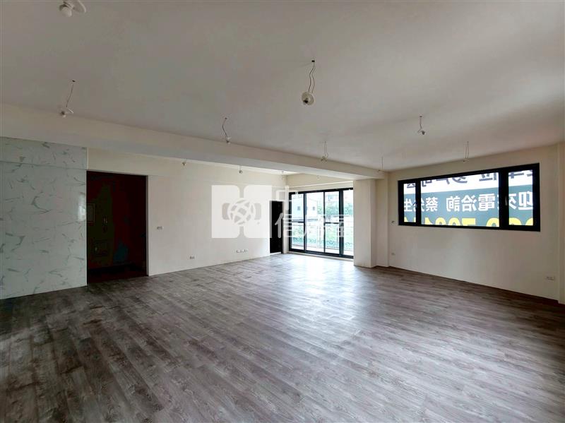 臨路角間大坪數電梯豪宅別墅房屋室內格局與周邊環境