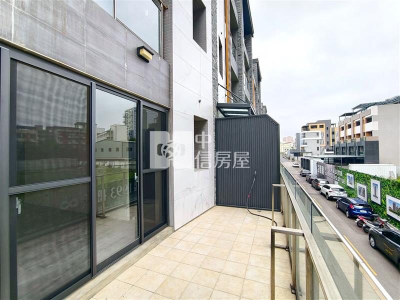 臨路角間大坪數電梯豪宅別墅房屋室內格局與周邊環境