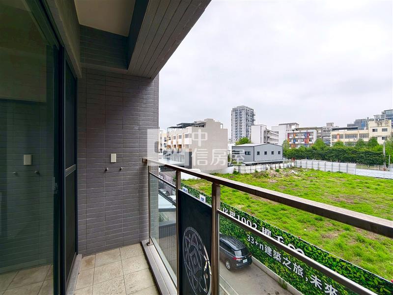 臨路角間大坪數電梯豪宅別墅房屋室內格局與周邊環境