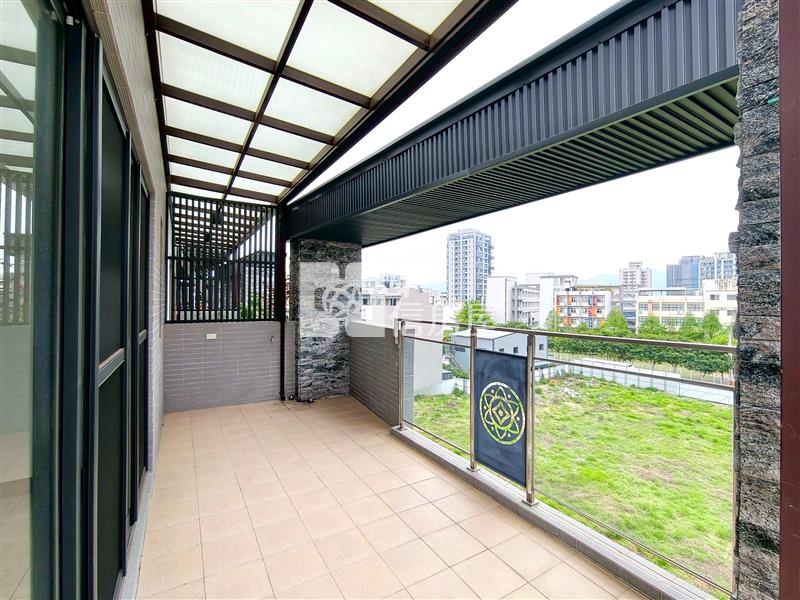 臨路角間大坪數電梯豪宅別墅房屋室內格局與周邊環境