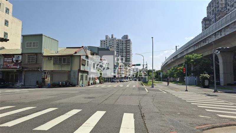 13期旁方正角地建地房屋室內格局與周邊環境