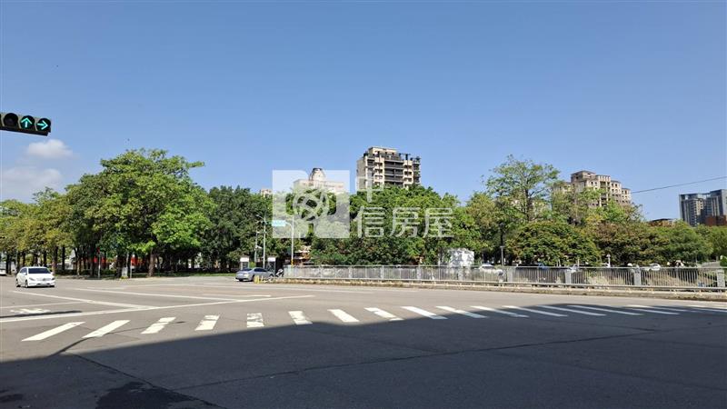 13期旁方正角地建地房屋室內格局與周邊環境