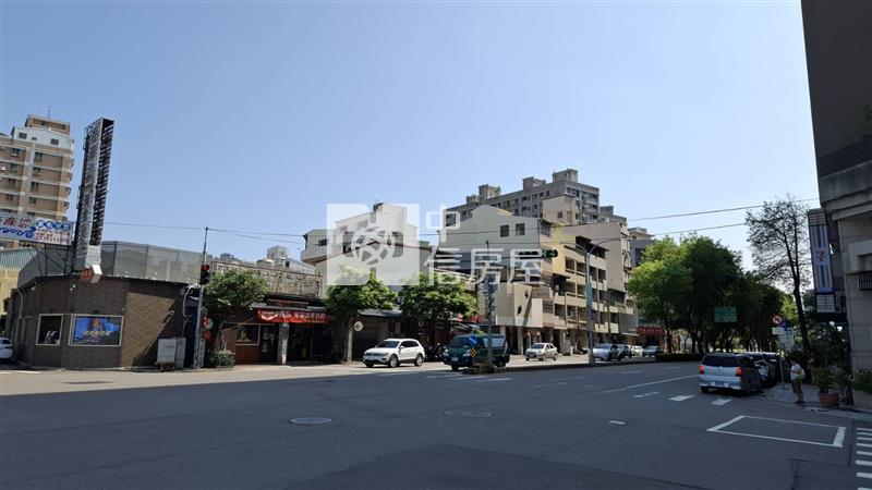 13期旁方正角地建地房屋室內格局與周邊環境