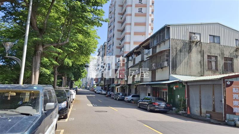 13期旁方正角地建地房屋室內格局與周邊環境