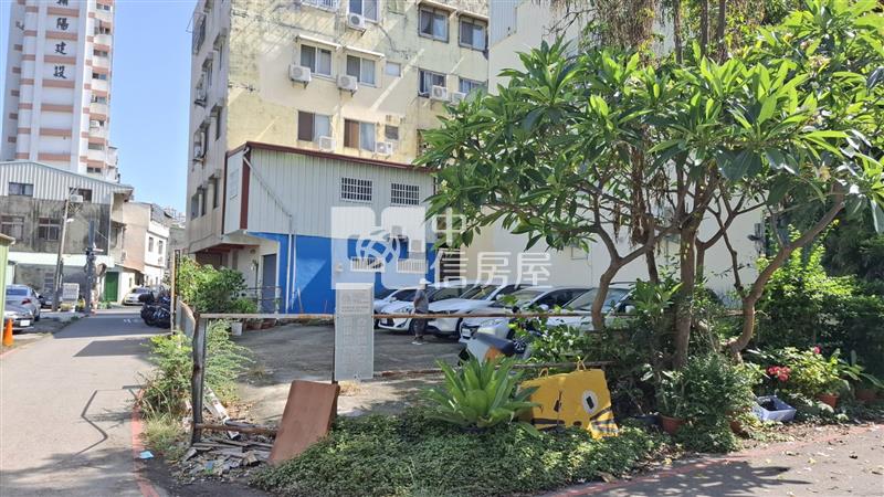 13期旁方正角地建地房屋室內格局與周邊環境