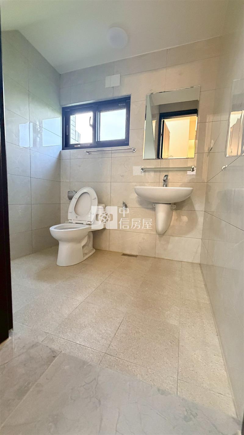 全新四房雙車電梯別墅房屋室內格局與周邊環境