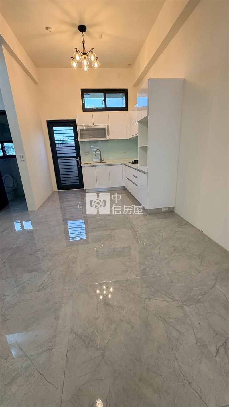 全新四房雙車電梯別墅房屋室內格局與周邊環境