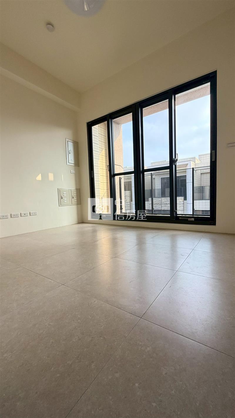 全新四房雙車電梯別墅房屋室內格局與周邊環境