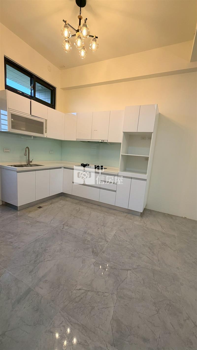 全新四房雙車電梯別墅房屋室內格局與周邊環境