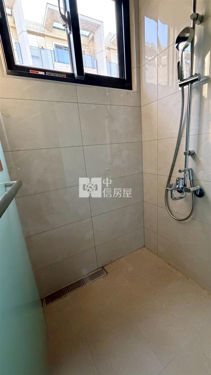 全新四房雙車電梯別墅房屋室內格局與周邊環境