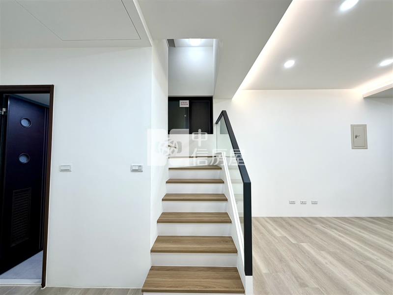 平鎮南勢重劃區整新車庫停車美透天房屋室內格局與周邊環境