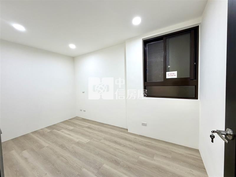 平鎮南勢重劃區整新車庫停車美透天房屋室內格局與周邊環境