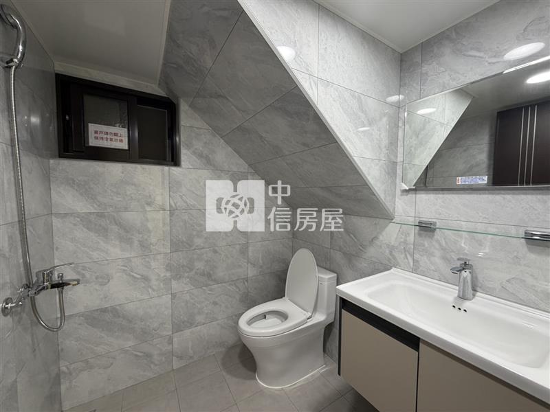 平鎮南勢重劃區整新車庫停車美透天房屋室內格局與周邊環境