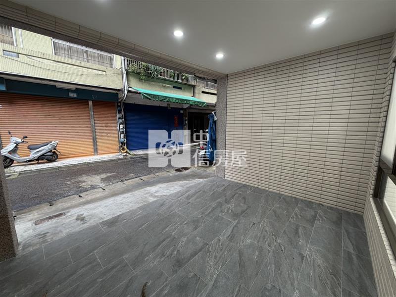 平鎮南勢重劃區整新車庫停車美透天房屋室內格局與周邊環境