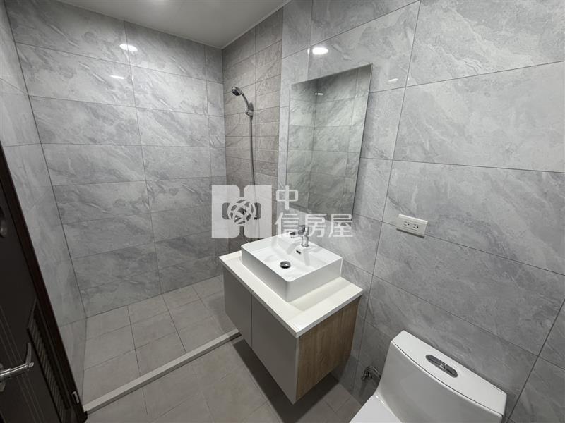 平鎮南勢重劃區整新車庫停車美透天房屋室內格局與周邊環境