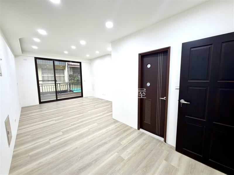 平鎮南勢重劃區整新車庫停車美透天房屋室內格局與周邊環境