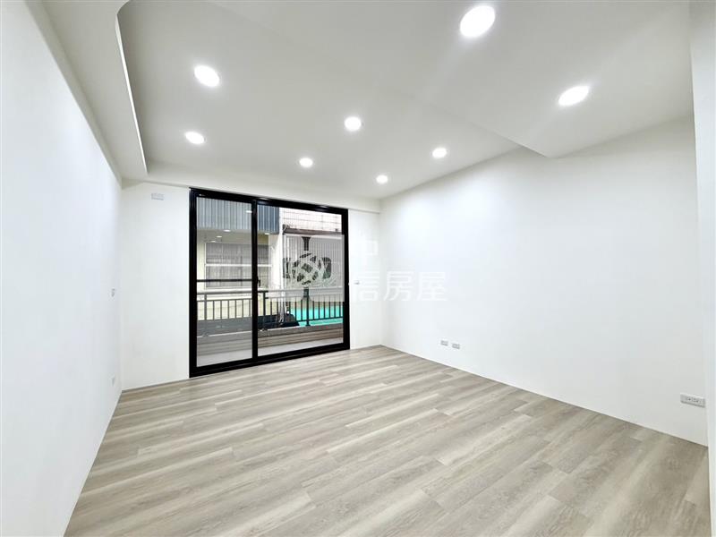 平鎮南勢重劃區整新車庫停車美透天房屋室內格局與周邊環境