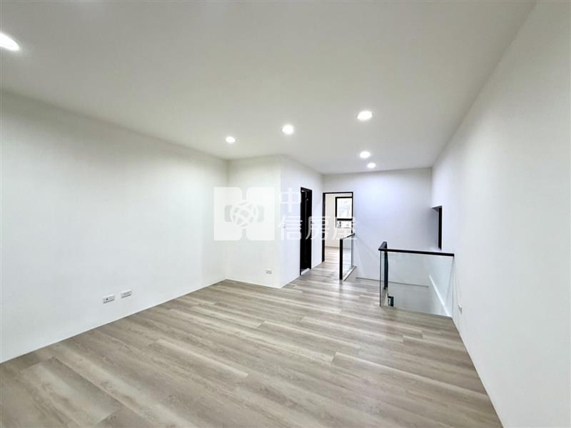 平鎮南勢重劃區整新車庫停車美透天房屋室內格局與周邊環境