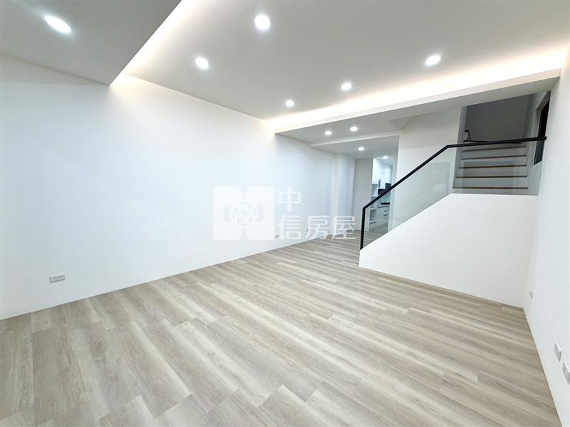 平鎮南勢重劃區整新車庫停車美透天房屋室內格局與周邊環境