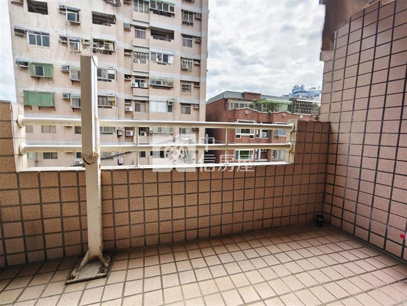 內壢環中商圈舒適寬敞電梯美2房房屋室內格局與周邊環境