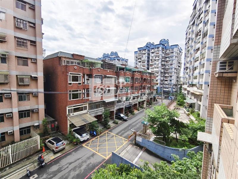 內壢環中商圈舒適寬敞電梯美2房房屋室內格局與周邊環境