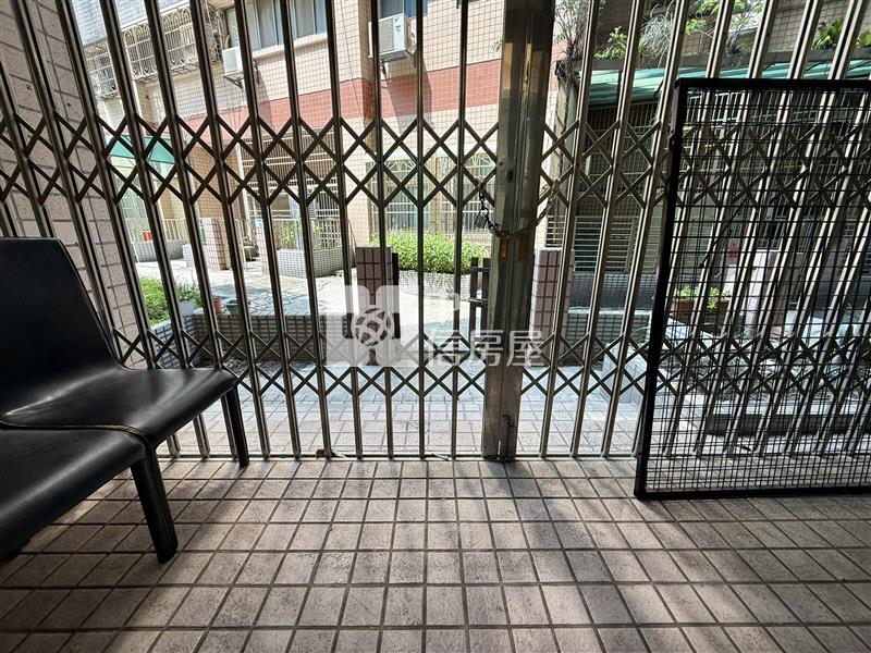 【安家】翡翠宮廷一樓2房大露臺房屋室內格局與周邊環境