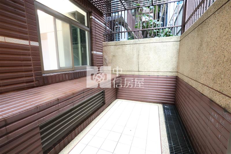 【安家】巴黎春天一樓挑高裝潢四房車房屋室內格局與周邊環境