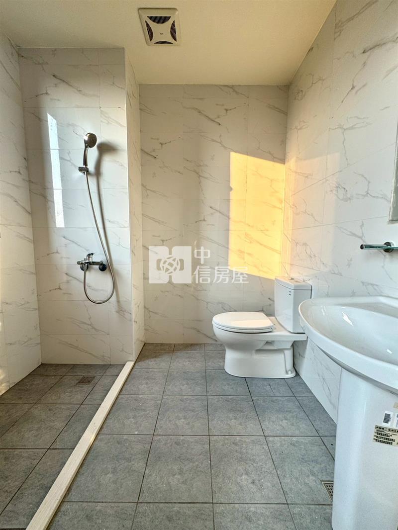 潭子弘文中學最便宜全新雙車電梯別墅房屋室內格局與周邊環境