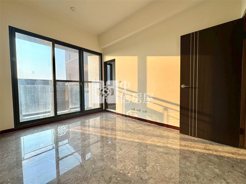 潭子弘文中學最便宜全新雙車電梯別墅房屋室內格局與周邊環境