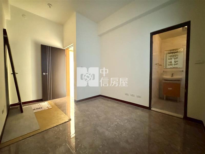 潭子弘文中學最便宜全新雙車電梯別墅房屋室內格局與周邊環境