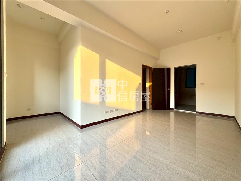 潭子弘文中學最便宜全新雙車電梯別墅房屋室內格局與周邊環境