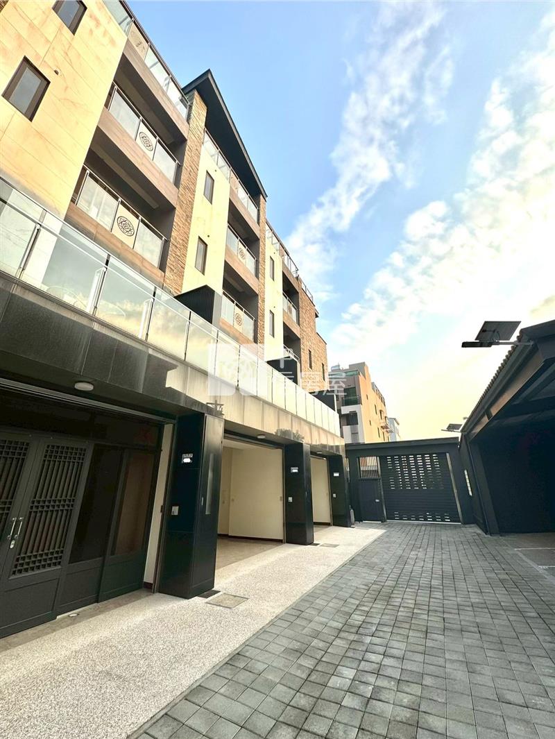 潭子弘文中學最便宜全新雙車電梯別墅房屋室內格局與周邊環境