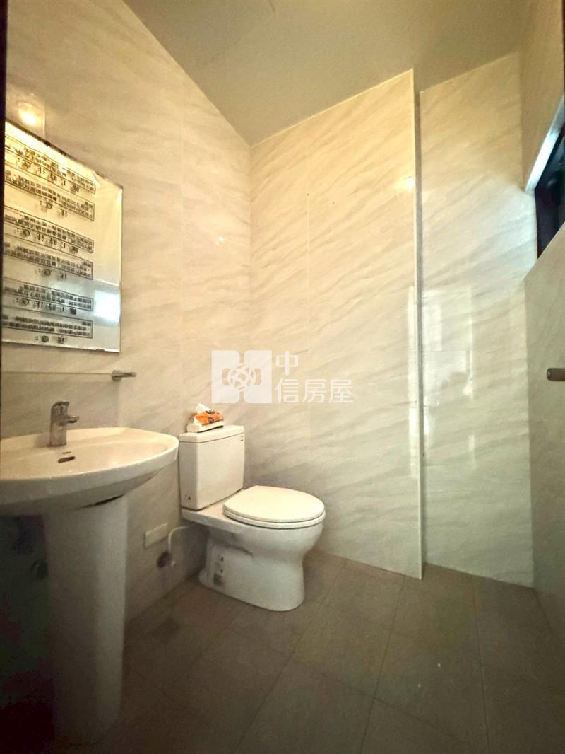 潭子弘文中學最便宜全新雙車電梯別墅房屋室內格局與周邊環境